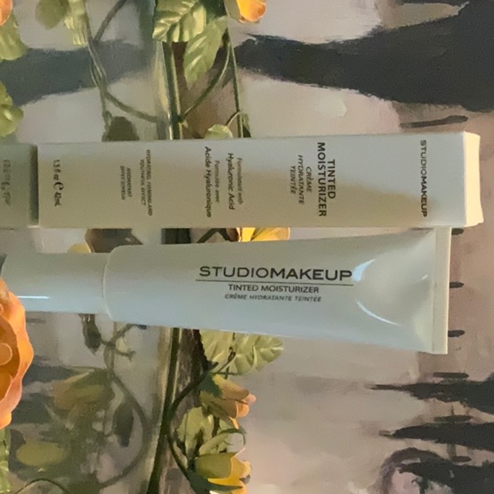STUDIOMAKEUP/ TINTED MOISTURIZER